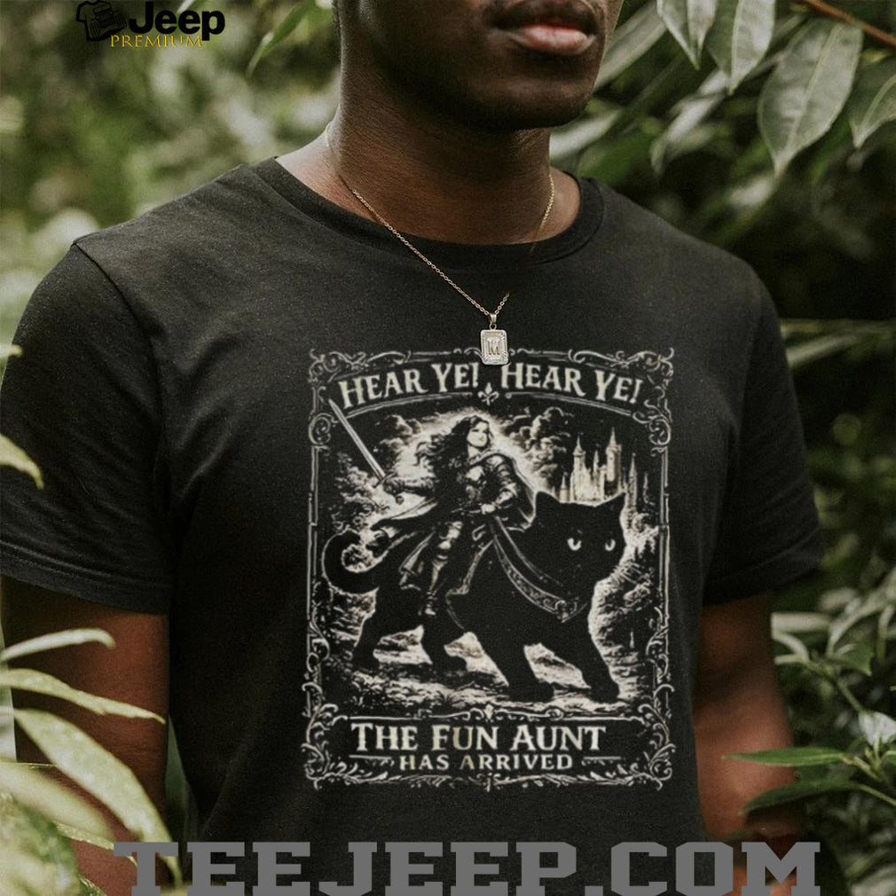 Knight Riding Giant Cat Hear Ye The Fun Aunt Has Arrived Shirt