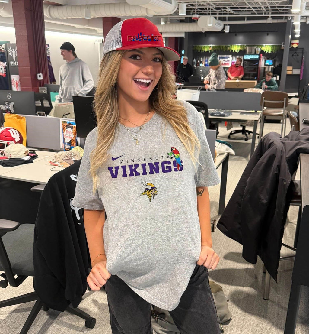Minnesota Vikings Parrot Drinking A Cocktail Graphic shirt