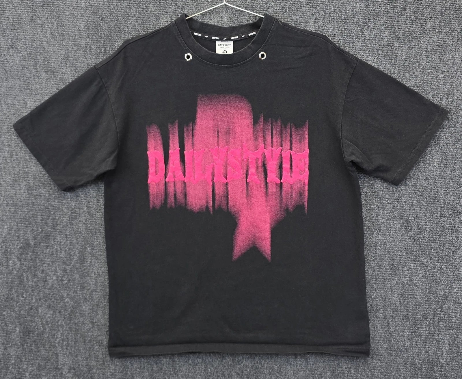 Daily Style Streetwear T-shirt Mens Size L Black Hip-Hop Pink Graphic Tee