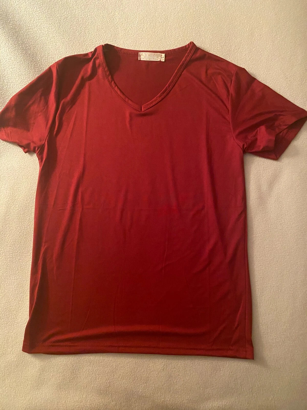 Men's rolled V-Neck T-Shirt (L China) US size Small NWOT unbranded Garnet Red