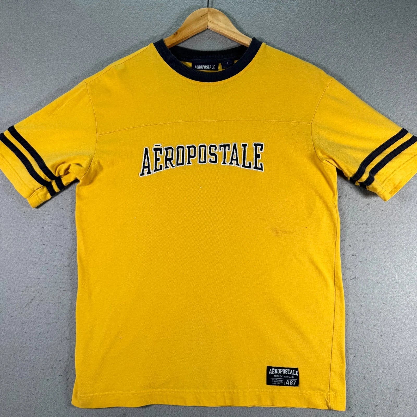 Vintage Aeropostale T-Shirt Men Small Yellow Embroidered Skate Beach Surf Trendy