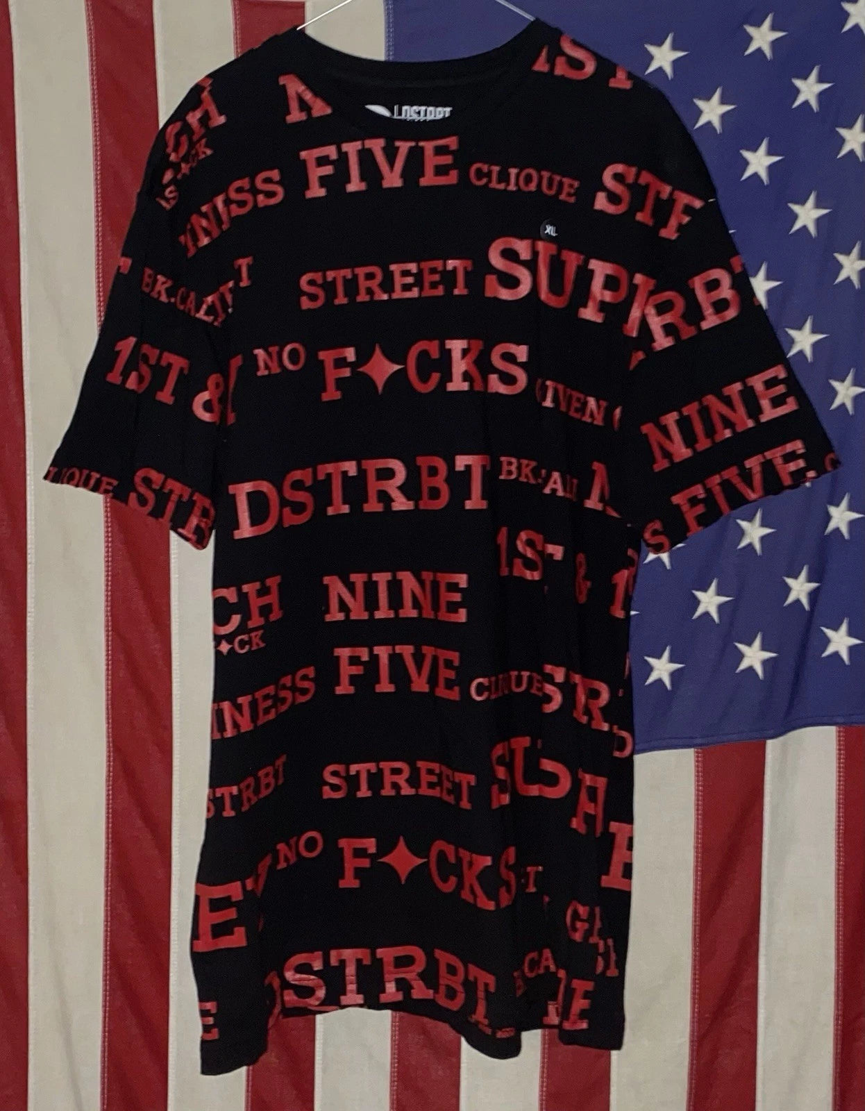 DSTRxBT Mens T-Shirt XL Black All Over Lettering Print Streetwear NWT NEW