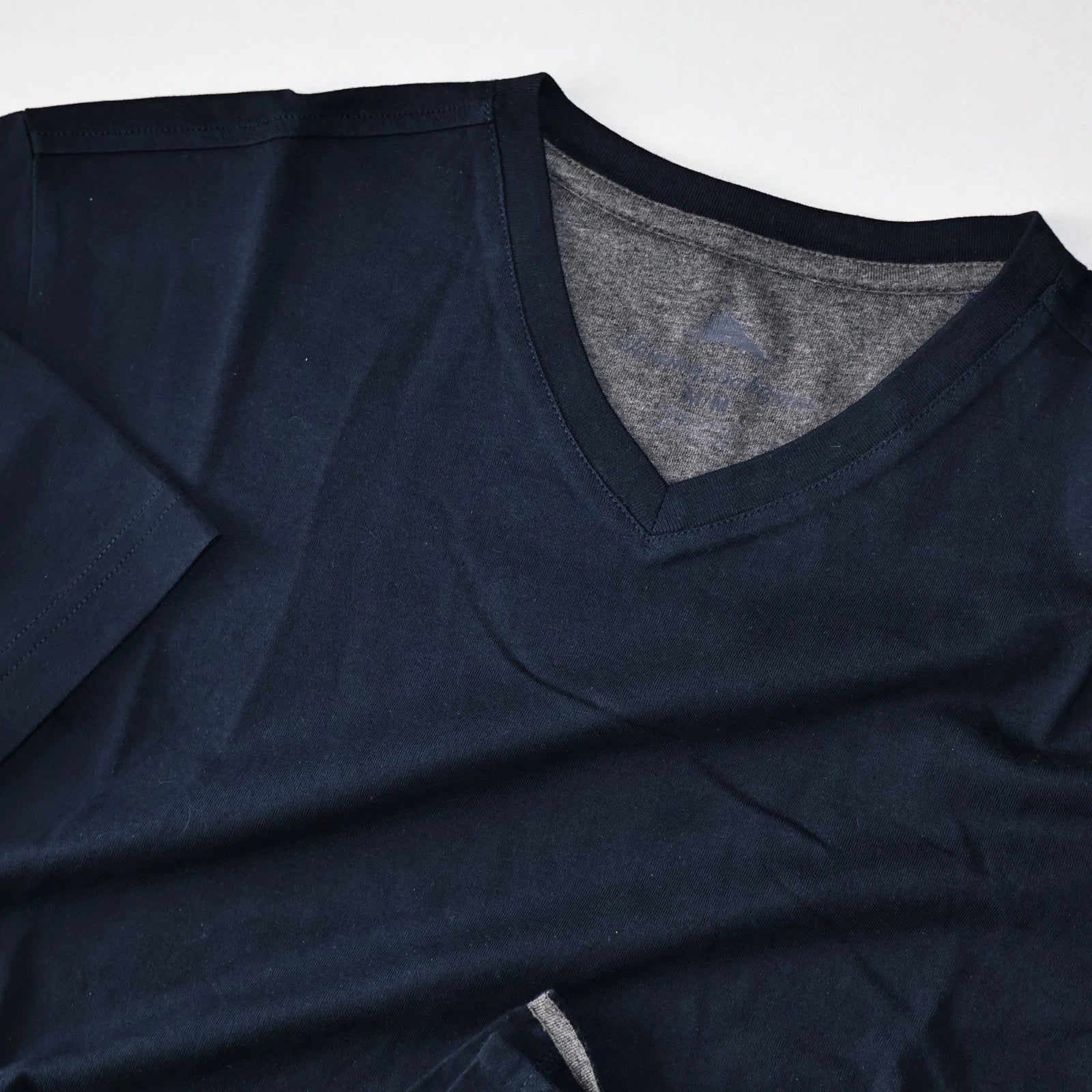 Tommy Bahama T Tee Shirt Bali Skyline V Neck Marlin Navy Blue No Logo Medium M
