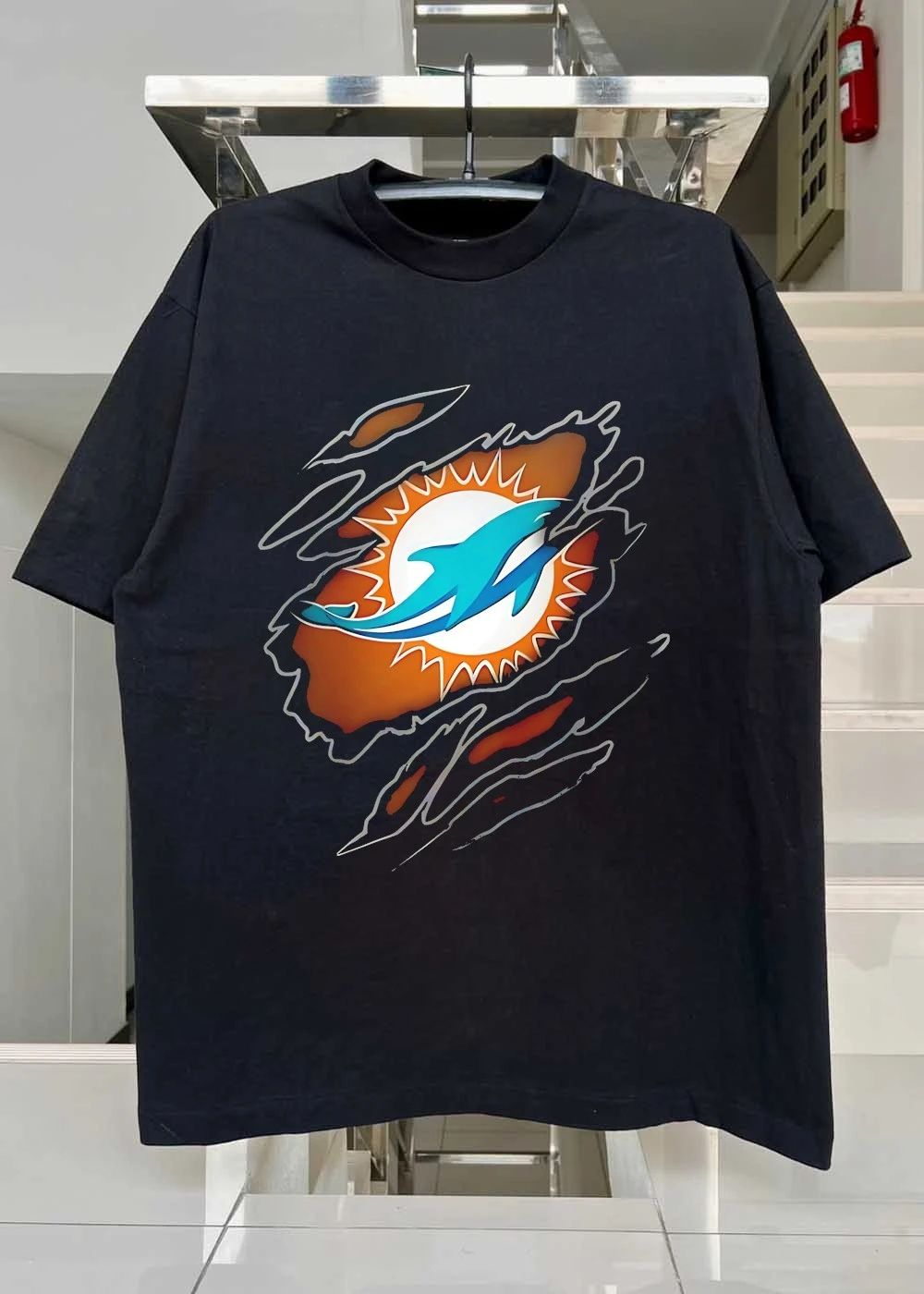 Miami Dolphins T-Shirt Ripped Skin Effect Logo Men’s Graphic Apparel