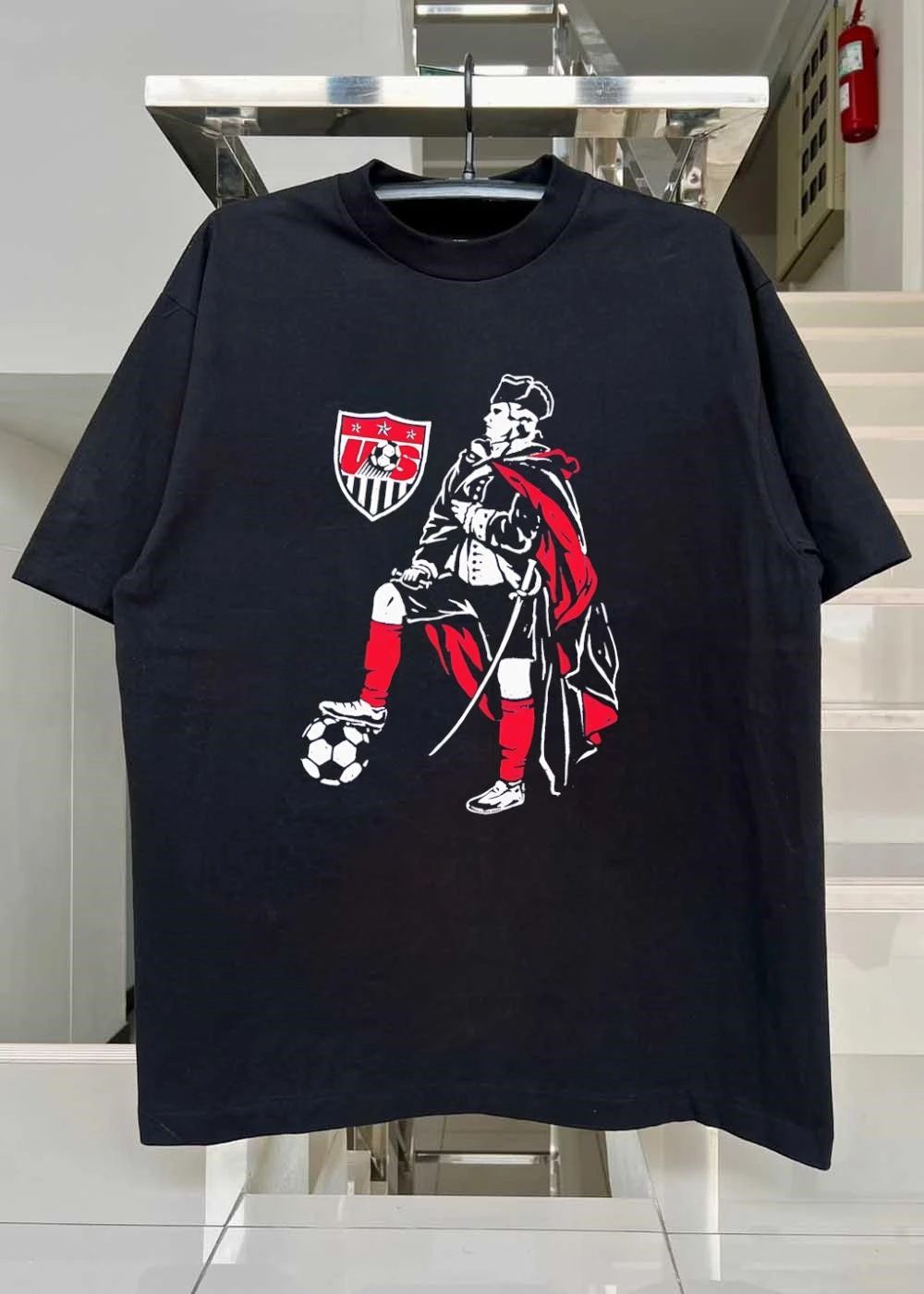 500 LEVEL GY ART DESIGN Revolutionary Founding Father Standing with Soccer Ball US T-Shirt