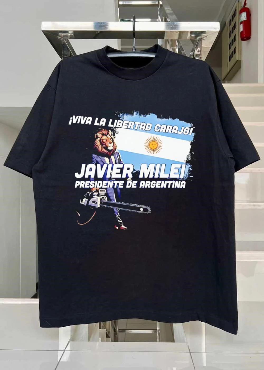 Presidente de Argentina Javier Milei Viva la Libertad Carajo Lion Chainsaw Shirt