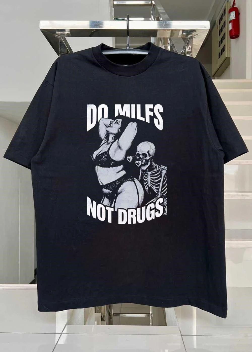 Calovalaxo Pinup Girl Skeleton Do MILF Not Drugs shirt